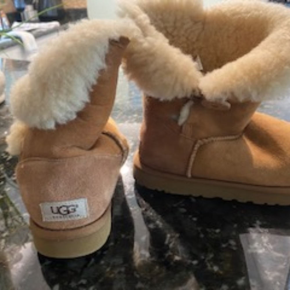 UGG BOOTS
